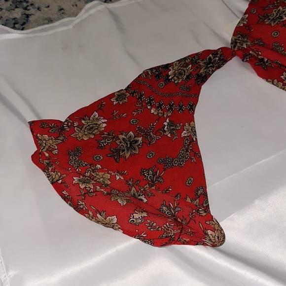 Bell Sleeve romper - Picture 3 of 3